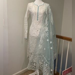 ❌SOLD❌❗️EID SALE Accepting Offers❗️ Indian/Pakistani 3 piece suit